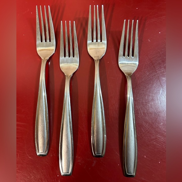 Oneida Other - Oneida Satin Bristol Everdale Stainless Fork Set of 4 Flatware 8" Discontinued